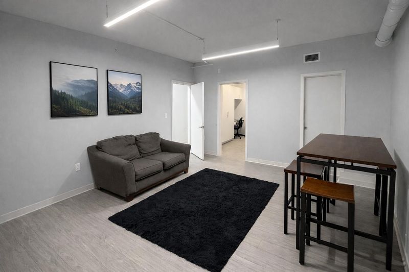 roommates in Undisclosed, Kansas City, MO 64110 Modern 5 Bedroom Community Living  | Basketball Gym  + Common Areas + Parking (id. 20130) - cirtru.com