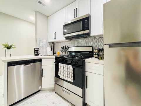 roommates in Undisclosed, Houston, TX 77009 Newly-renovated & beautiful Houston Duplex / Multiplex with Workspace (id. 8365) - cirtru.com