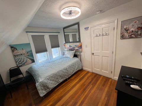 Private Room in 3Bed.1Bath