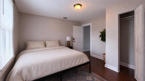 Your Florida Retreat Meets Co-Living Presented by 1 Realty Management, a Padsplit Approved Host! (id. 33100)