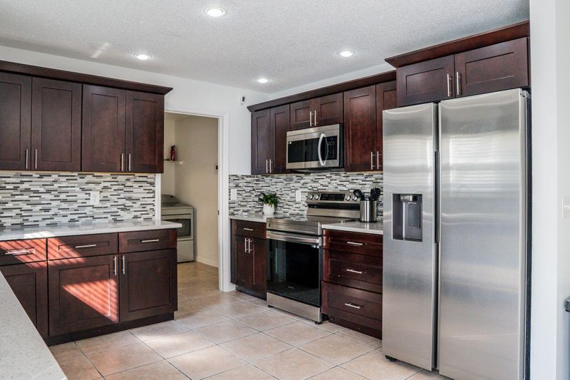 roommates in Undisclosed, Clermont, FL 34711 Upgraded Clermont Home With Pool — Modern, Clean & Convenient! (id. 21781) - cirtru.com