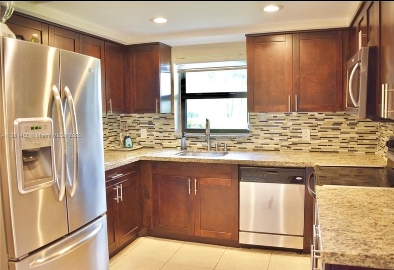 roommates in Weston Private Room in 2Bed.2.5Bath - cirtru.com