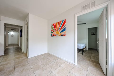 Modern Co-Living near University & I-17 Transit Hub (id. 36700)