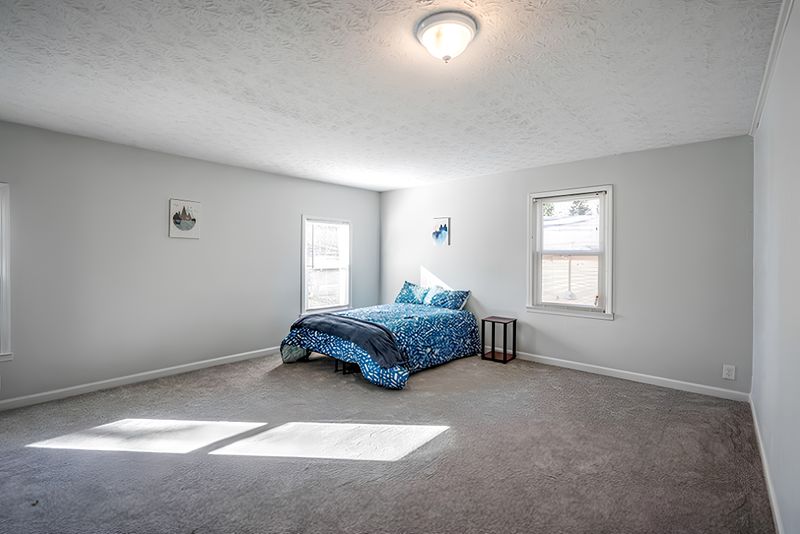 Bright & Comfortable Riverdale Home | Furnished, Spacious & Work-From-Home Ready  | Free Wi-Fi , Washer & Dryer , Bus Stops 0.7 mi Away , Grocery & Pharmacy Nearby (id. 1296)