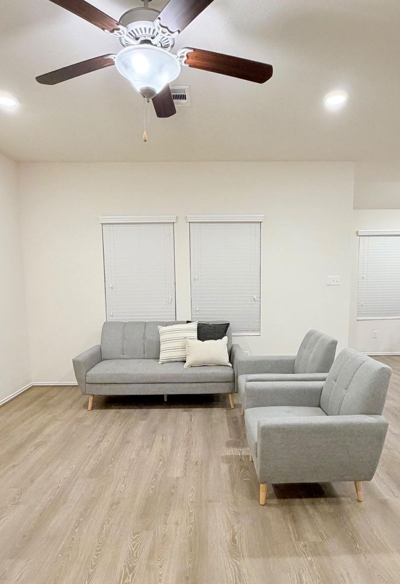 roommates in Undisclosed, Hutto, TX 78634 Prime Pflugerville Location - Easy Commute to Tesla Gigafactory , SamSung , Down Austin & Major Shopping center . (id. 20586) - cirtru.com