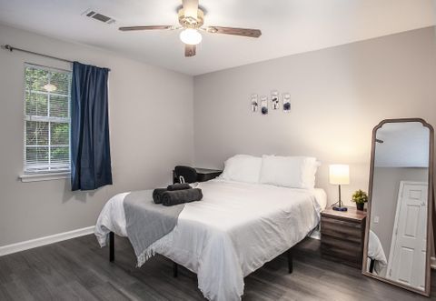 Spacious Fully Furnished Coliving Rooms Near UGA  – All Utilities  Wi‑Fi  W/D  Keyless Entry  – Quiet Area  – Top Rated Host (id. 11764)