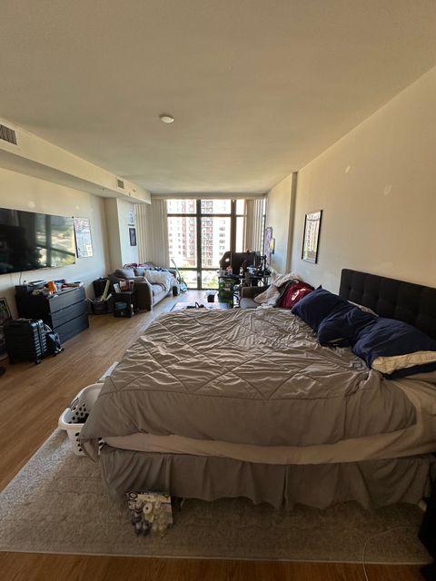 Private Room in 3Bed.3Bath