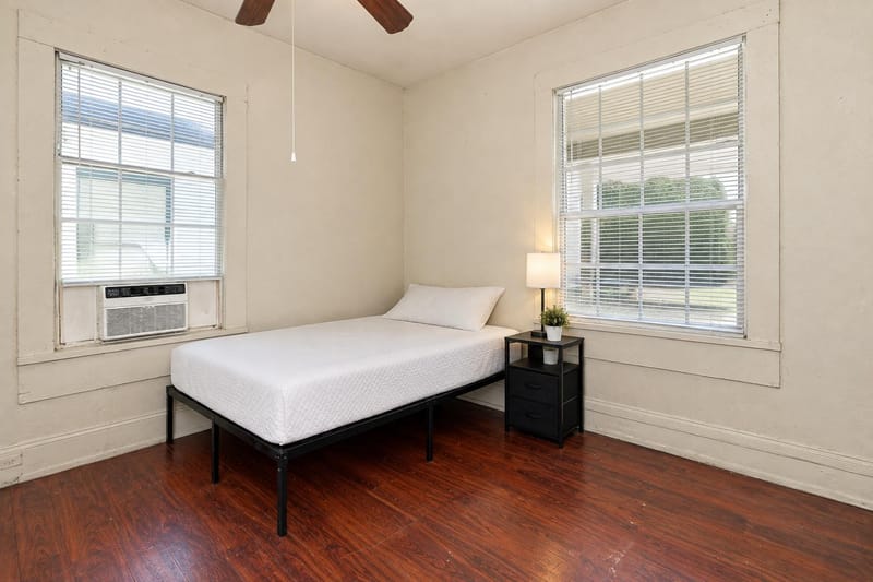 Private room in a shared home Utilities Included (id. 43944)