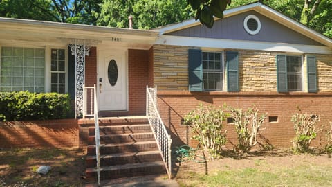 Independence Blvd. / Idlewild Rd (id. 36158)