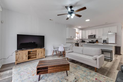 Comfortable & newly-renovated Apartment in Oak Park (id. 11703)
