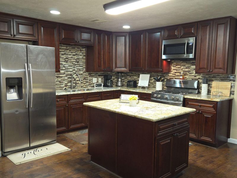 roommates in Undisclosed, Houston, TX 77088 Updated Acres Home | 8-Min Walk to Transit | Parking + Spacious Shared Areas (id. 15910) - cirtru.com