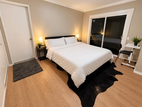 Private king Bedroom, Bathroom & Patio in Huntington Harbor (id. 43802)