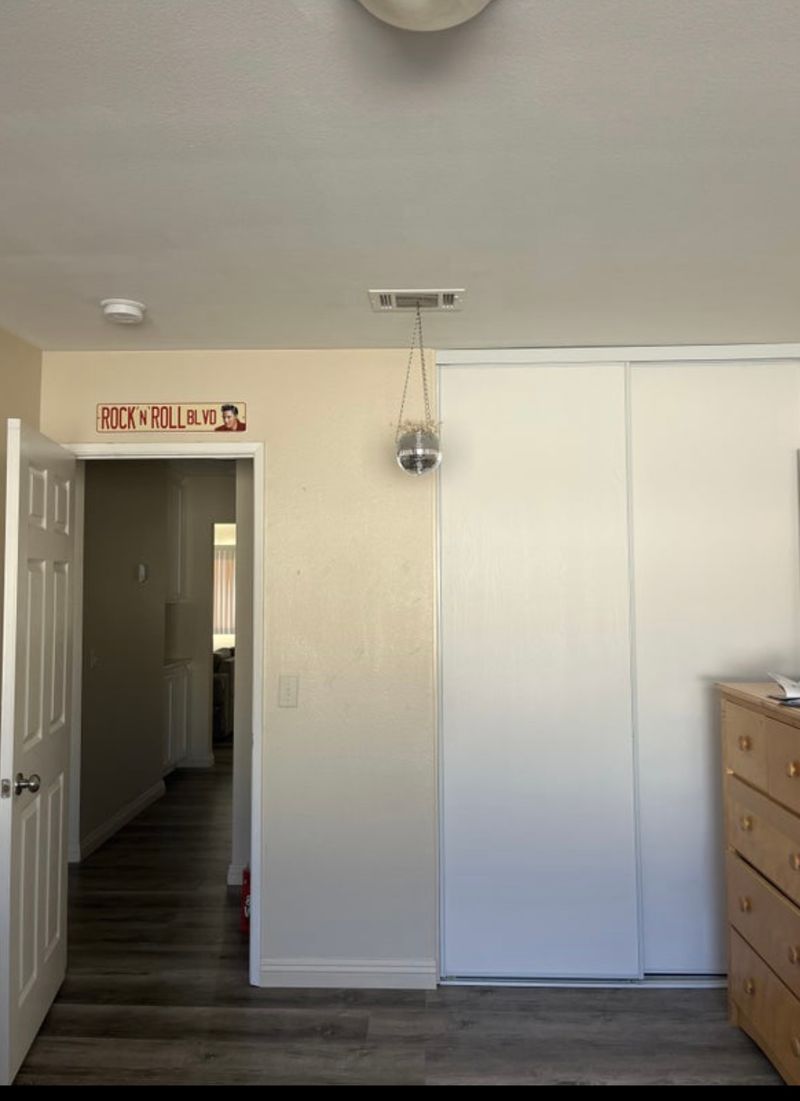 roommates in Costa Mesa Private Room in 2Bed.1Bath - cirtru.com