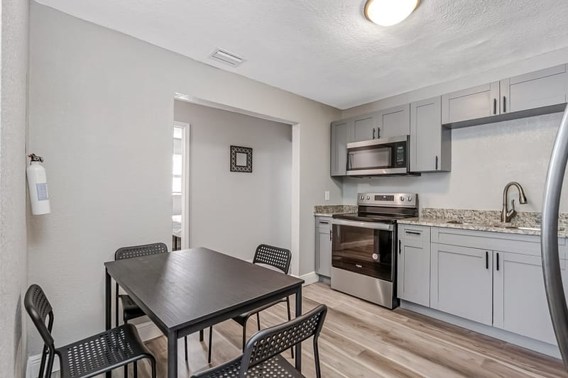 **NEW LISTING** Amazing NEW PadSplit with Modern Features, Upgraded Appliances, Close to North Tampa, TampaZoo and everything Sulphur Springs has to offer! Quickly jump on transit, and come meet your new PadMates! (id. 2301)