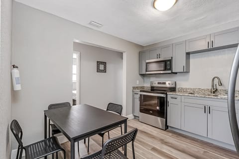 roommates in Undisclosed, Tampa, FL 33604 **NEW LISTING** Amazing NEW PadSplit with Modern Features, Upgraded Appliances, Close to North Tampa, TampaZoo and everything Sulphur Springs has to offer! Quickly jump on transit, and come meet your new PadMates! (id. 2301) - cirtru.com