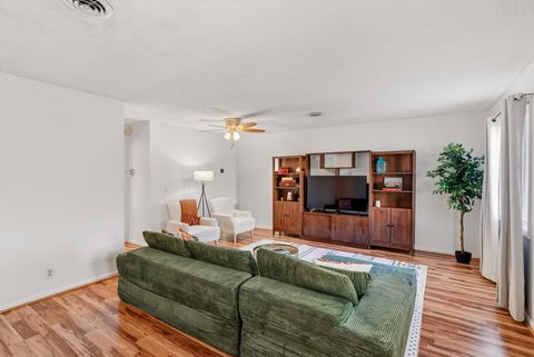 Hermitage Condo - In unit washer/dryer, smart TVs, high speed internet, work space in each room, black out curtains, community pool and gym (id. 27754)