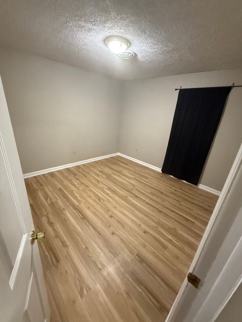 Private Room in 2Bed.1.5Bath
