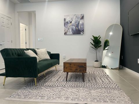 roommates in Undisclosed, Las Vegas, NV 89148 Las Vegas New Townhouse with Television. Homey & modern (id. 10513) - cirtru.com