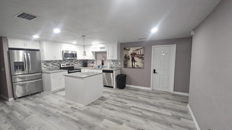 roommates in Undisclosed, Holiday, FL 34691 Affordable & Spacious Room in a Beautifully Remodeled Waterfront Home – Utilities included! (id. 11720) - cirtru.com