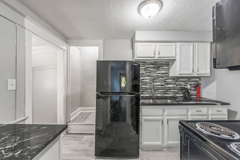 roommates in Undisclosed, Kansas City, MO 64128 Renovated Duplex with Patio/Porch to relax! (id. 8492) - cirtru.com