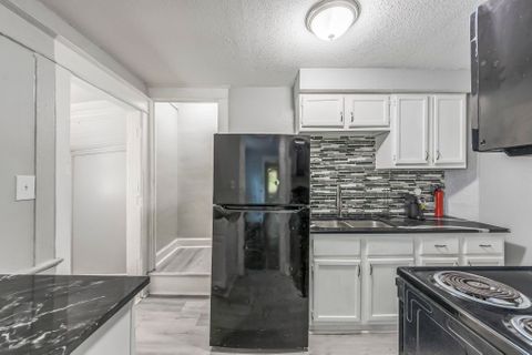 Renovated Duplex with Patio/Porch to relax! (id. 8492)