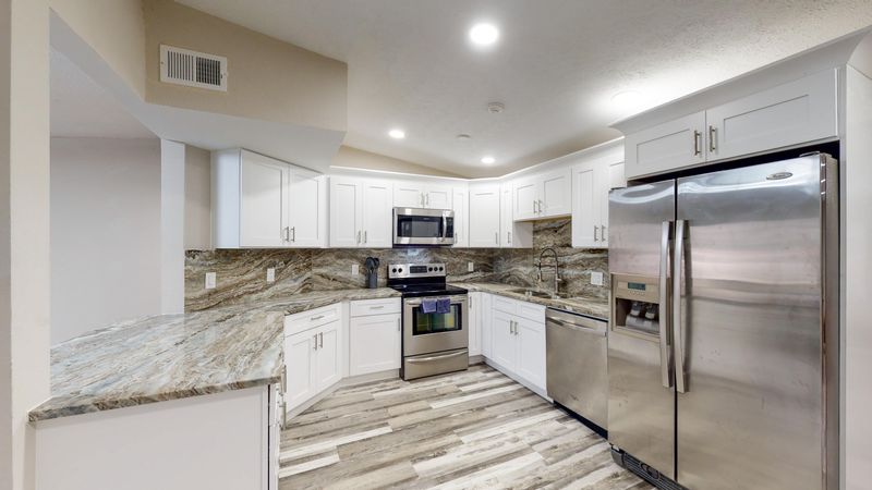roommates in Undisclosed, Tampa, FL 33619 Tampa House with Living room. Beautiful & high-quality (id. 10977) - cirtru.com