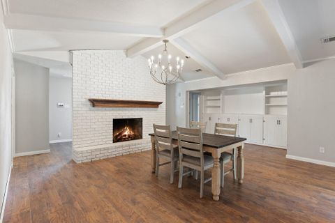 Spacious Property In a quiet and peaceful low traffic street. Close to retail locations. Fully stocked kitchen and high speed Wifi! (id. 8666)