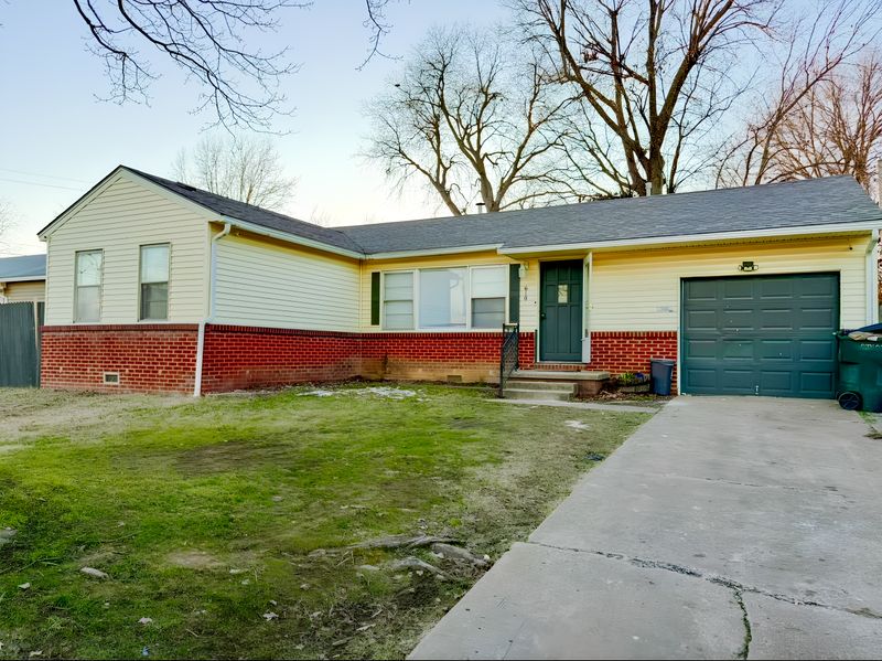 roommates in Undisclosed, Owasso, OK 74055 Homey & newly-renovated Owasso House with Backyard (id. 11073) - cirtru.com