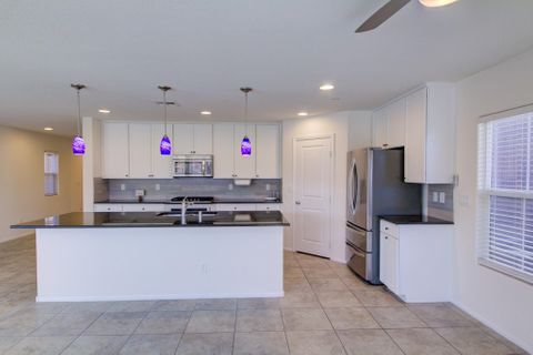 Henderson House with Dining area. High-quality & newly-renovated (id. 12171)