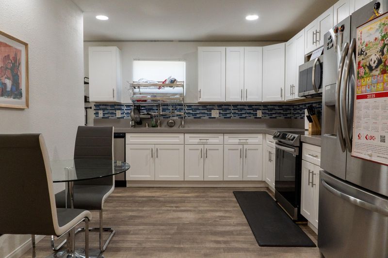 roommates in Undisclosed, North Las Vegas, NV 89030 Live in West Las Vegas, less than a minute walk to transit stop WB Lake Mead after Revere (id. 13428) - cirtru.com