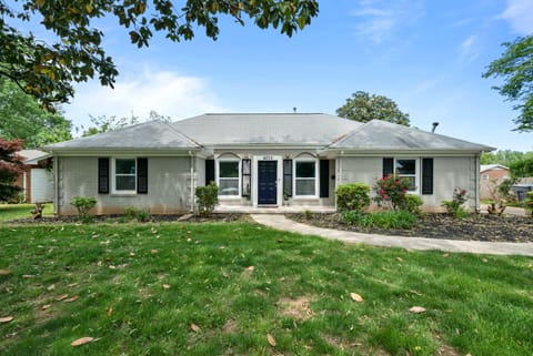 Newly Renovated Home In Perfect Location | Rooms Come with TV, Mini Fridge, & Desk! (id. 39657)