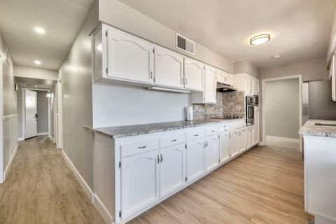roommates in Undisclosed, Mesa, AZ 85203 Newly Remodeled Mesa Home | Bi-Weekly Cleaning  | Workspaces  | Fast Wi-Fi  | Big Backyard (id. 7016) - cirtru.com