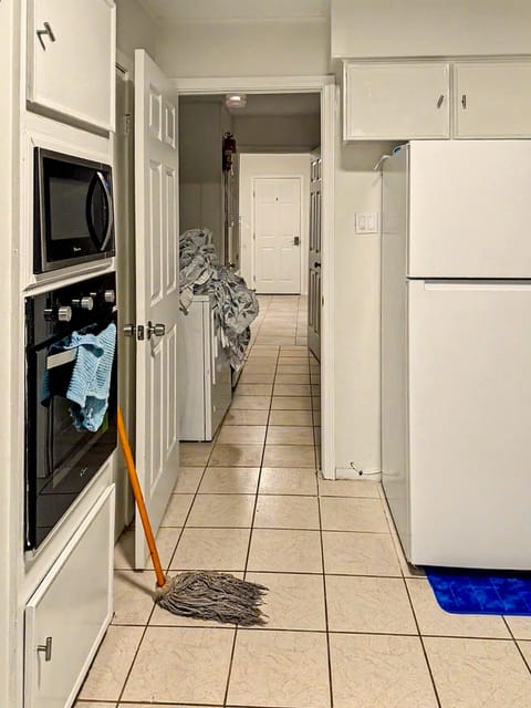 Renovated Sharpstown Home – Safe, Quiet, 2 Blocks from Transit – 1 GB Fiber & Modern Comfort (id. 13233)
