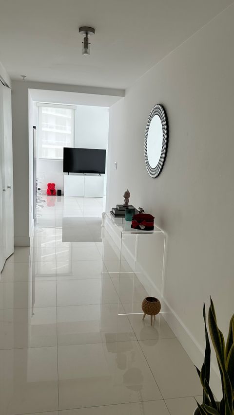 roommates in Miami Room2Bed.2.5Bath - cirtru.com