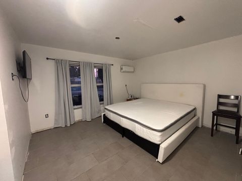 Live in Lake Worth Corridor (id. 33113)