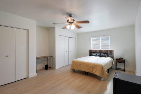 Newly-renovated Chandler Home with oversize rooms and mini-fridges.  Managed by a Gold Key Host (id. 12189)