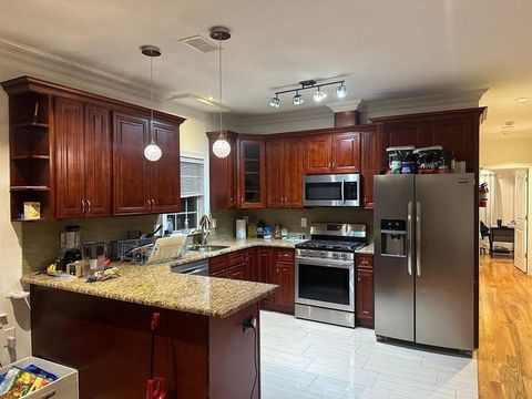 Private Room in 3Bed.3Bath