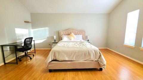 Private Room w/ Private Bath | All-Inclusive | Modern Home in Prime Location | Sugarland | Chinatown (id. 15808)