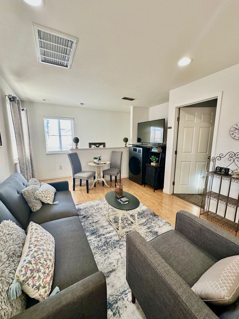roommates in Oakdale Entire Place 1Bed.1Bath - cirtru.com