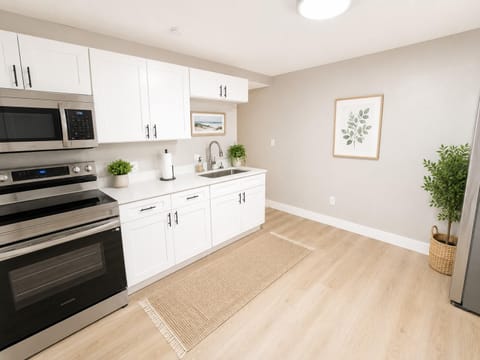 Newly Renovated St. Pete Home |  Brand-New Beds—Never Slept In |  4-Min Walk to Transit | Near Pinellas Tech (id. 41563)