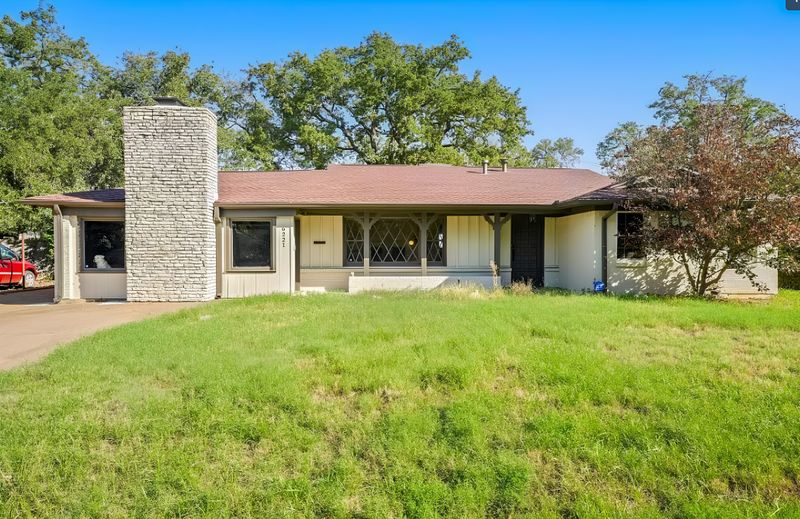 roommates in Undisclosed, Fort Worth, TX 76112 Homey & comfortable Fort Worth House with Dining area (id. 5452) - cirtru.com