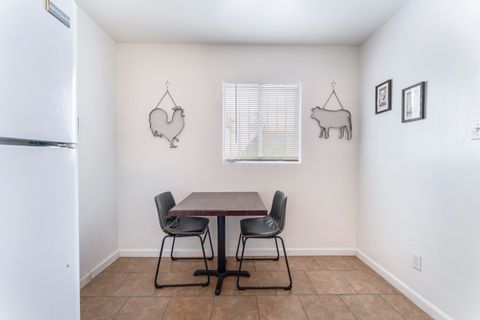 Move in today! Cozy & homey North Las Vegas House with Dining area. (id. 8729)