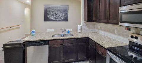 Centrally located 2017 built Fort Worth House with Dining area. High-quality & homey (id. 2486)