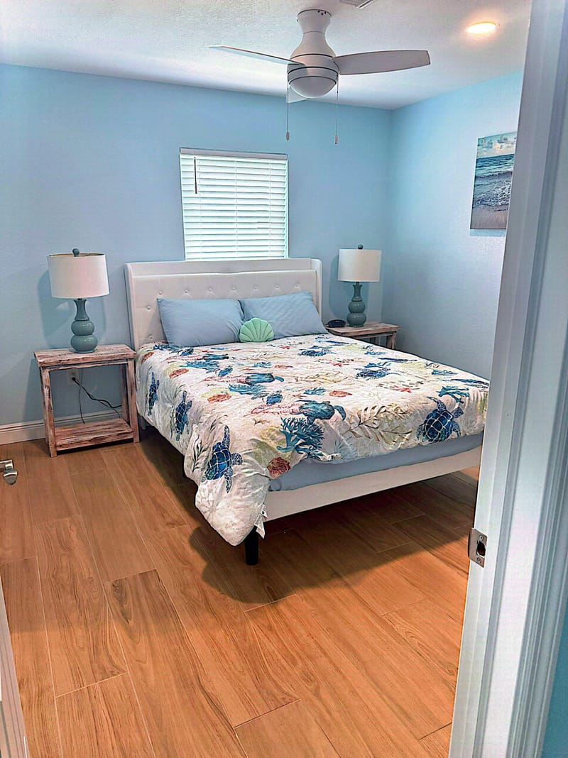 roommates in Undisclosed, Englewood, FL 34223 Move-In Ready Furnished Room | Utilities & Wi-Fi Included (id. 35803) - cirtru.com