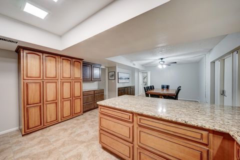 "RESPONSIVE HOST, Weekly Cleaning, Quiet and Safe. Remodeled & Spacious Rooms – Cool AC, Tons of Parking, Free Laundry, Granite Counters, Large Dining Area & Excellent Staff!"  Near work centers and shopping. (id. 5138)