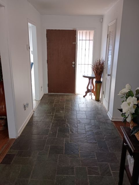 roommates in Undisclosed, Atlanta, GA 30331 15 min from Hartsfield-Jackson, Intl, near Cascade and 285, minutes from Fulton Industrial, Greenbriar Mall and Camp creek Marketplace. 1.5 miles from Marta. (id. 11194) - cirtru.com