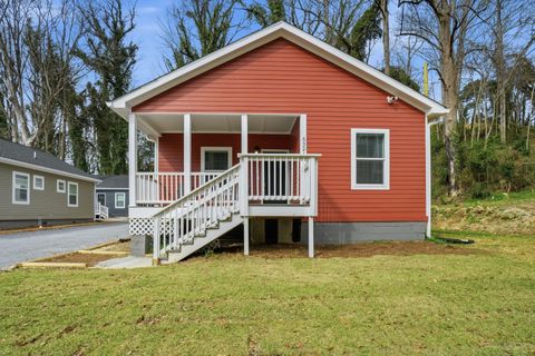 NEW CONSTRUCTION Home with ALL Private Ensuite Bathrooms. Close to Midtown and Downtown! (id. 30878)