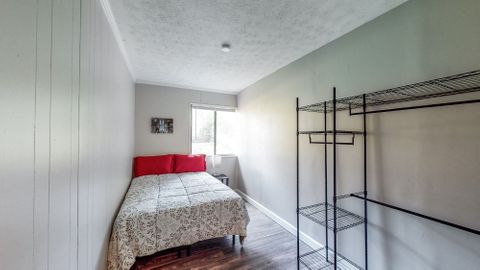 CLEANING  SERVICES INCLUDED 2x MONTH  Walk to Dollar Tree + Minutes to Kroger & Sam’s Club Free WI-FI PROFESSIONAL SUPERHOST (id. 1002)