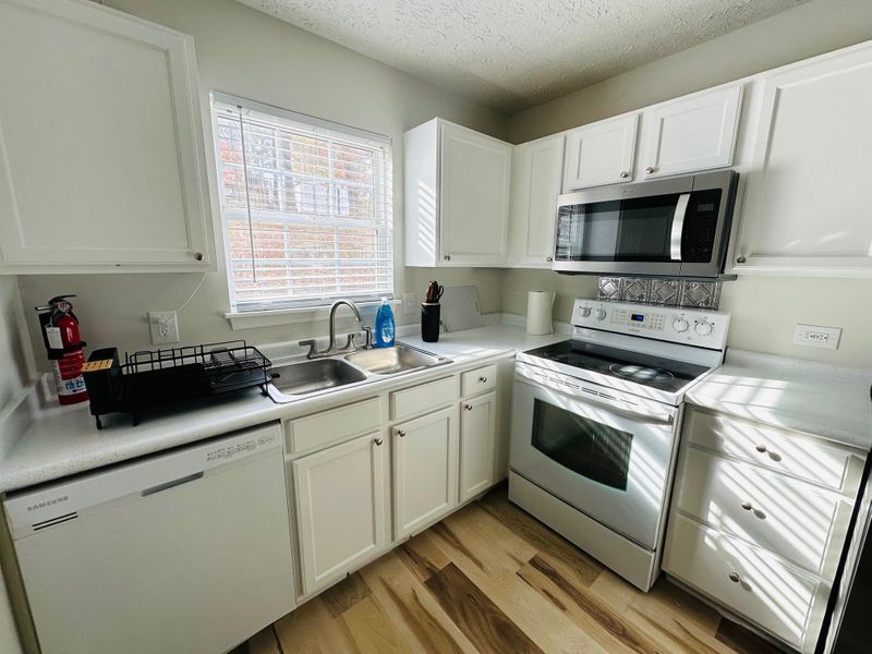 roommates in Undisclosed, Raleigh, NC 27610 Spacious & Cozy Home in a Quiet Raleigh Neighborhood (id. 21110) - cirtru.com