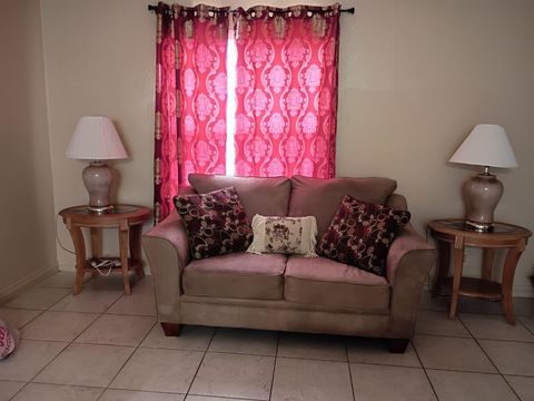 Live in Fort Lauderdale, less than a minute walk to transit stop Northwest 27th Av & Northwest 13th St (id. 28655)